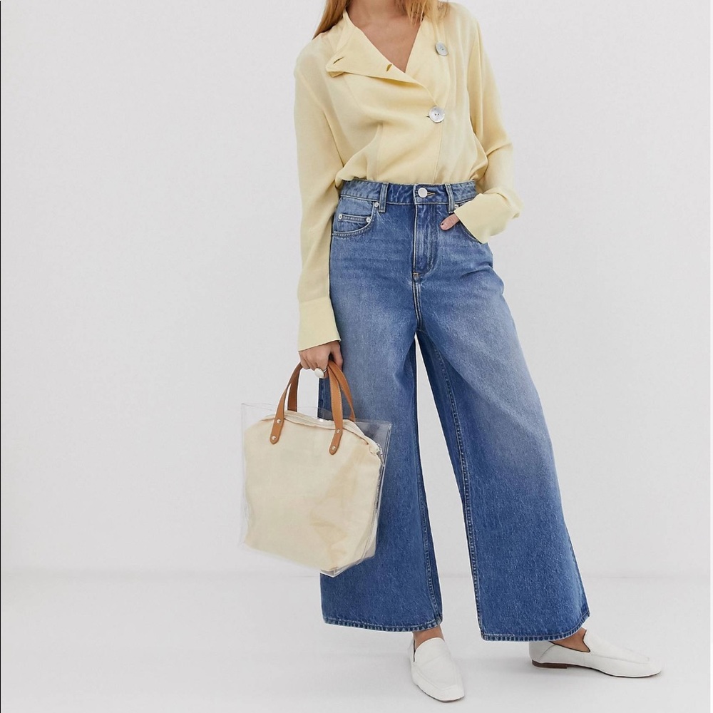 High-waisted wide leg denim jeans